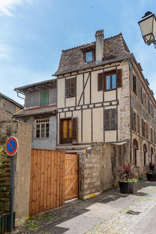 Logis Face A L'Abbatiale Apartment Beaulieu-sur-Dordogne Bagian luar foto