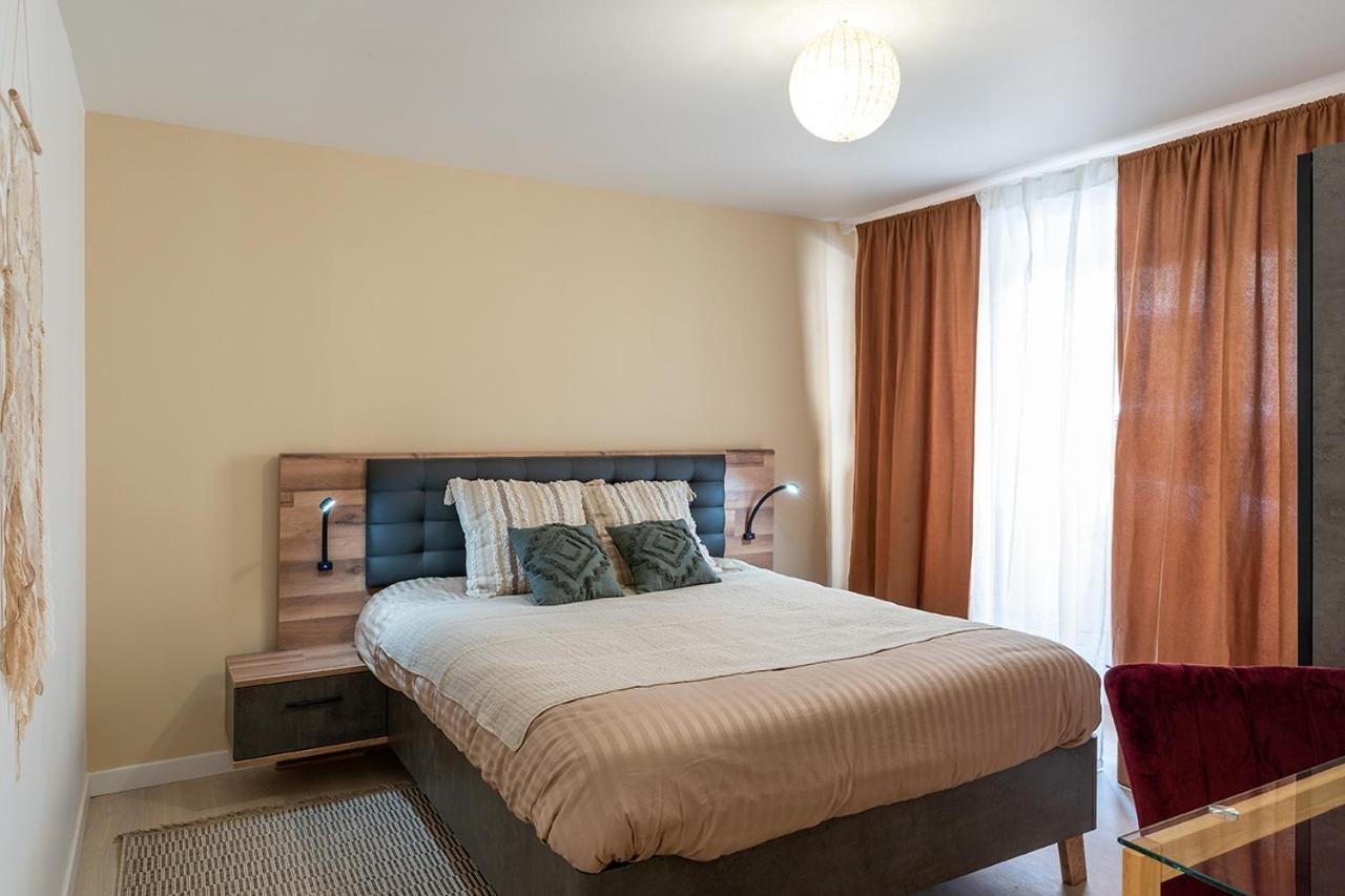 Logis Face A L'Abbatiale Apartment Beaulieu-sur-Dordogne Bagian luar foto