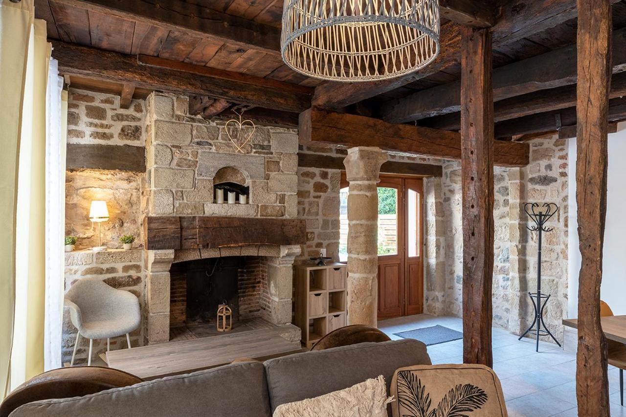Logis Face A L'Abbatiale Apartment Beaulieu-sur-Dordogne Bagian luar foto