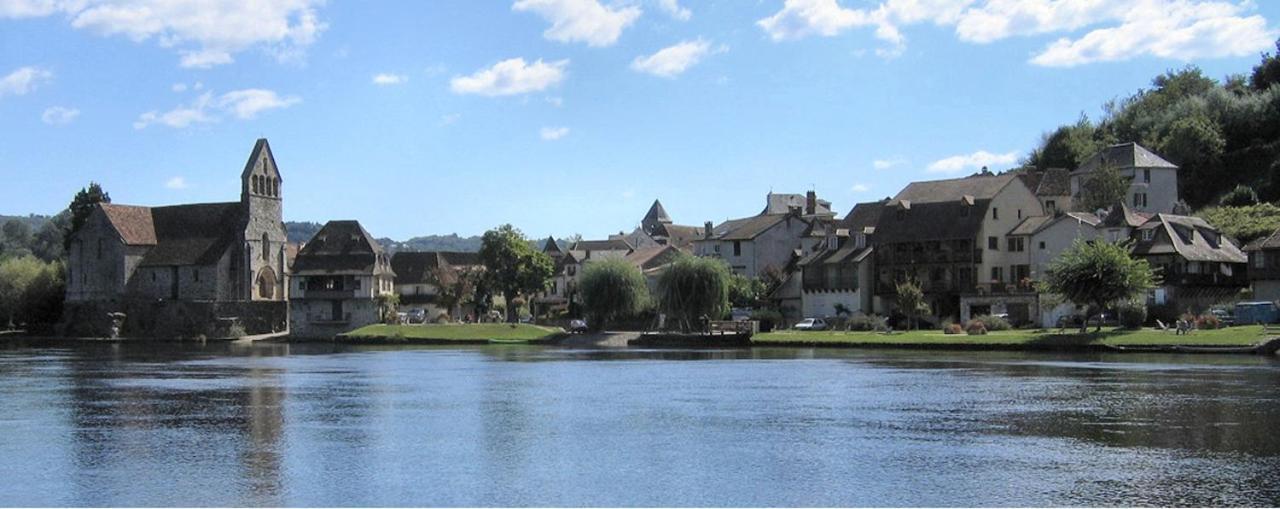Logis Face A L'Abbatiale Apartment Beaulieu-sur-Dordogne Bagian luar foto